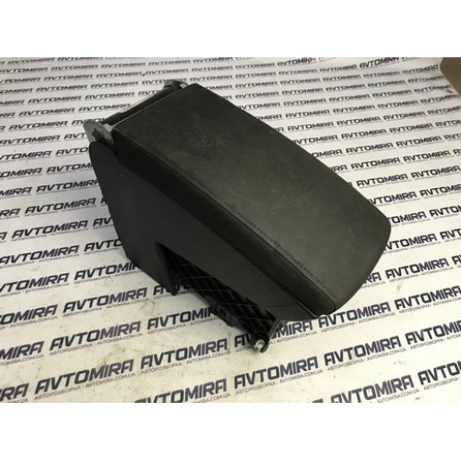 Подлокотник VW Volkswagen Passat B7 2010- 3C0864207